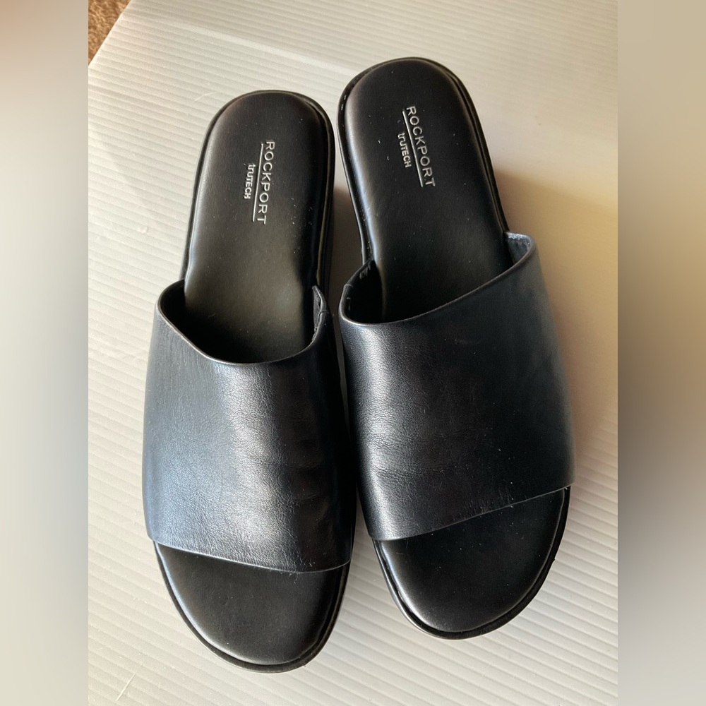Rock port Women’s Aubriella Black Leather Slide EUC Size 7.5M